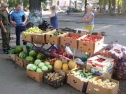 В Славянске полиция борется со стихийной торговлей