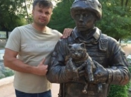 В оккупированном Крыму обновили памятник солдату с котом (ФОТО)