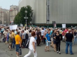 Вкладчики обанкротившегося банка "Михайловский" перекрыли Крещатик