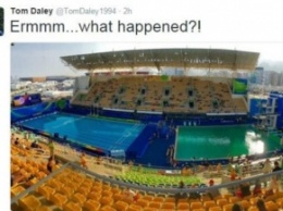 Зеленая, как тоска. В Рио вода в олимпийском бассейне внезапно позеленела и стала похожа на гороховый суп