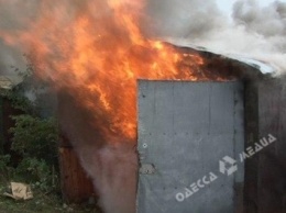 В Одессе мужчина получил ожоги, пытаясь спасти свой гараж от огня
