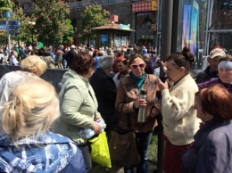 В Киеве на Бессарабской площади тысячи митингующих