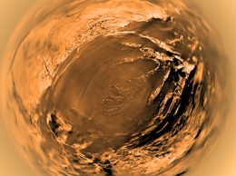 Ученые: Атмосфера Титана чрезвычайно напоминает земную