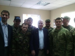 Сенатор Маккейн посетил Днепропетровск