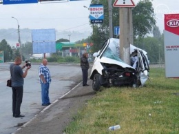 Шокирующее ДТП в Мариуполе: авто чуть не разорвало на части (ФОТО)