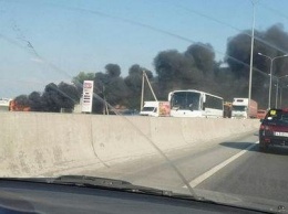 В Тюмени на АЗС полностью сгорел автобус