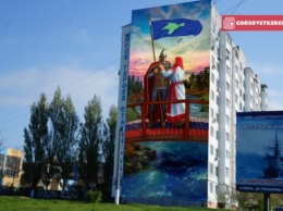 ФОТОФАКТ: Омские художники создают в Керчи патриотическое граффити высотой в десять этажей
