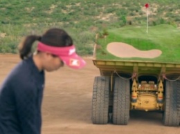 Caterpillar создал гольф-клуб из карьерных самосвалов (видео)