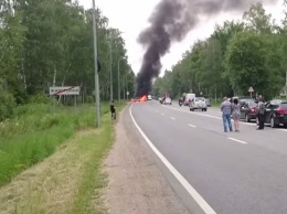 В Подмосковье 2 автомобиля загорелись в результате ДТП
