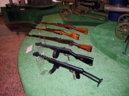 Прокуратура нашла в краеведческом музее незаконные пистолеты и копья