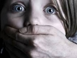 На Херсонщине при подозрительных обстоятельствах пропала 4-летняя девочка