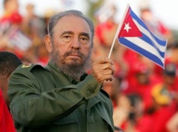 Фидель Кастро на свое 90-летие получил в подарок 90-метровую сигару