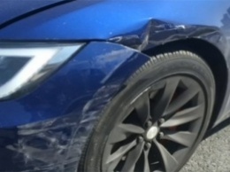 Tesla попала в очередную аварию, находясь на автопилоте