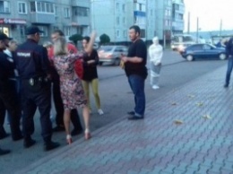 На улицах России заметили «мумию» в банановых шкурках