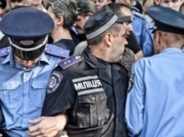 Активист: На Днепропетровщине "кулуарно" создали комиссию, которая может "на место старых коррупционеров запихнуть в полицию новых"