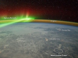 NASA опубликовала уникальный снимок свечения планеты и северного сияния