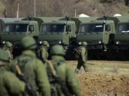 Россия стянула к материку десятки танков и авиацию - ИС