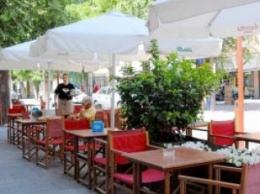 Испания: Уличные кафе Мадрида начнут открываться раньше