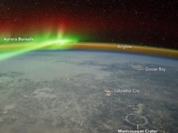 NASA опубликовало фото с одновременным северным сиянием и свечением Земли