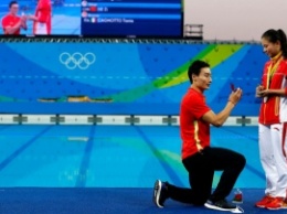 Олимпиада-2016: Китайский спортсмен сделал предложение избраннице прямо в олимпийском бассейне