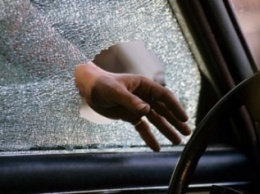 Вор-неудачник разбил окно в "Mercedes`е", но не смог украсть GPS-навигатор у криворожанина