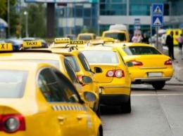 Службы такси уже не могут обеспечить клиентов машинами в Москве из-за непогоды