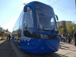 По Борщаговке в Киеве курсирует трамвай с wi-fi и в вышиванке