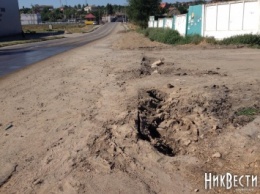 Жители Терновки попросили Сенкевича наказать подрядчика, оставившего после себя ямы и траншеи