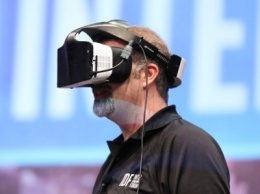 Intel представил собственный шлем виртуальной реальности Project Alloy