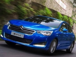 В Интернете обнародовали первые фото нового Citroen C4