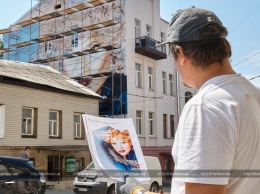 В центре Харькова создают огромный портрет Гурченко