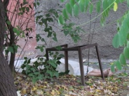 Осуждены мариупольцы, выбросившие голую женщину с балкона (ФОТО)