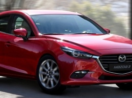 Российские дилеры озвучили цены седана и хэтчбека обновленной Mazda 3