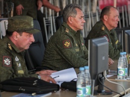Шойгу лично проверил переброску в Крым дополнительных войск