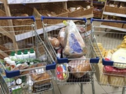 В Днепре торгуют испорченными продуктами