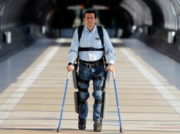 Парализованные пациенты смогут ходить благодаря экзоскелету