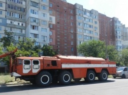 Херсонские спасатели испытали пожарный аэродромный автомобиль (фото)