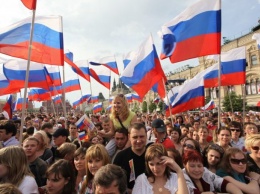 Почти половина россиян готова вывесить флаги и надеть майки с триколором, - опрос