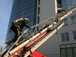 Одесские пожарные вызволяли прекрасную "царевну-пенсионерку" из заточения