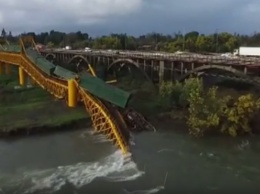 В Чили железнодорожный мост обрушился под тяжестью товарного поезда
