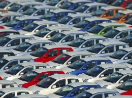 Автомобили продолжают дорожать невзирая на обвал продаж