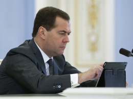 Дмитрий Медведев признался, что с трудом освоил компьютер