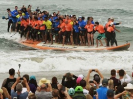 Глядите: установлен рекорд по массовому серфингу
