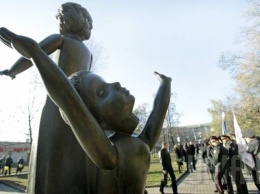 В Украине отмечается День скорби и чествования памяти жертв войны