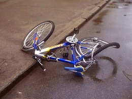В Запорожье школьник на велосипеде угодил под авто