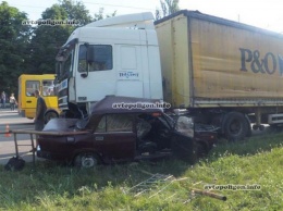 ДТП в Кировограде: водитель ВАЗа не уступил грузовику и отправился в больницу... ФОТО