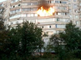 Пожилых супругов спасли из горящей многоэтажки в Херсоне