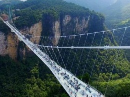 В Китае открыли самый длинный стеклянный мост
