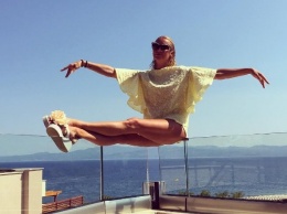 Волочкова поделилась с поклонниками эксцентричными снимками с отдыха в Греции