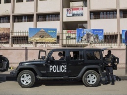 В Египте вооруженный мужчина убил двоих полицейских